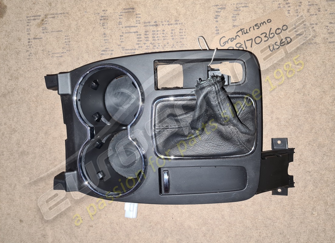 GEBRAUCHT Maserati ZENTRALE BEFESTIGUNGSPLATTE (SCHWARZ) . TEILENUMMER 981703600 (1)