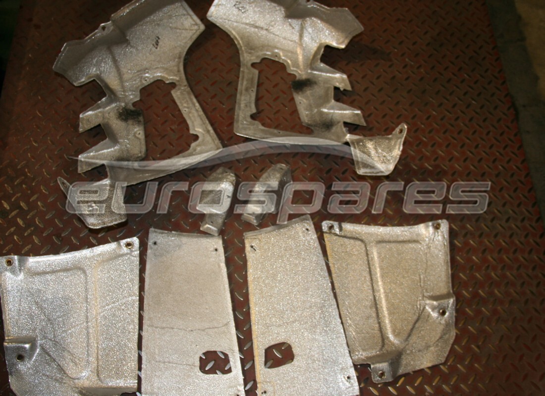 gebraucht ferrari hitzeschild-kit für heckstoßstange. teilenummer 85703200 (1)