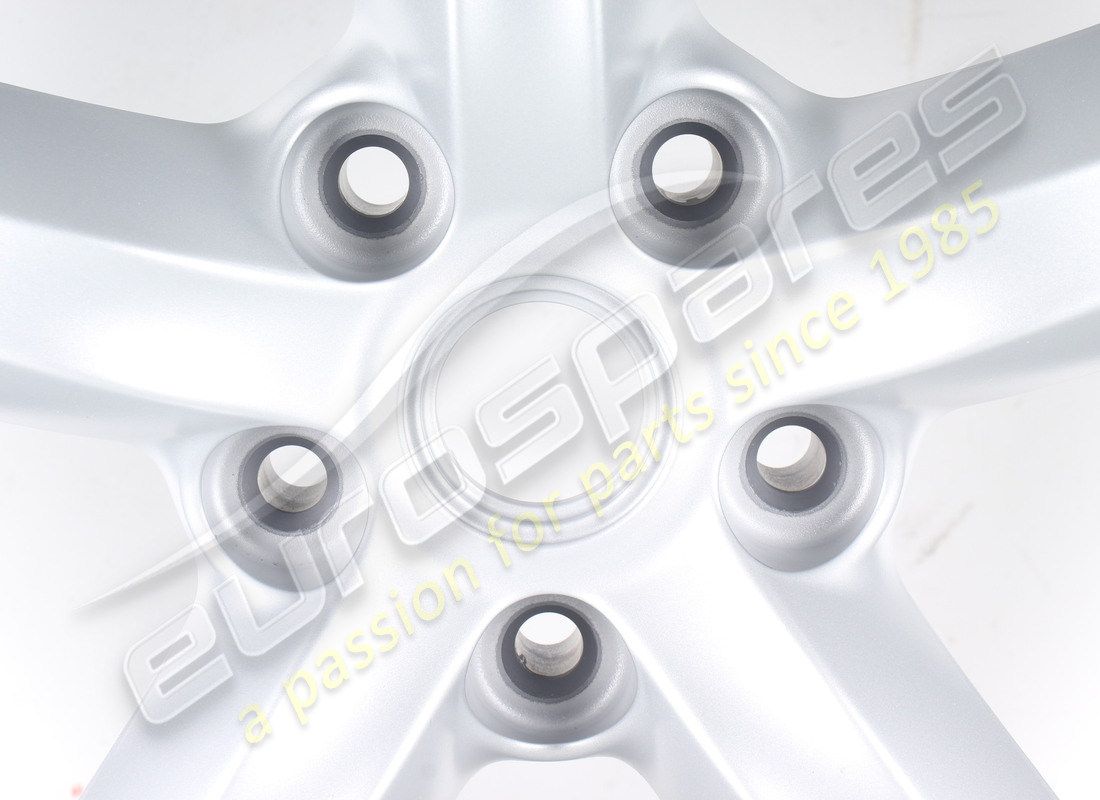 NEUES FERRARI VORDERRAD. TEILENUMMER 328466 (2) neues ferrari vorderrad. teilenummer 328466 (2)