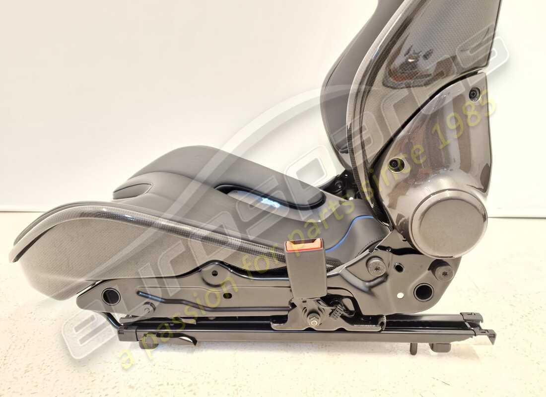 neu ferrari sf90 lhd carbon racing sitze xl-grösse. teilenummer eap1373891 (15)