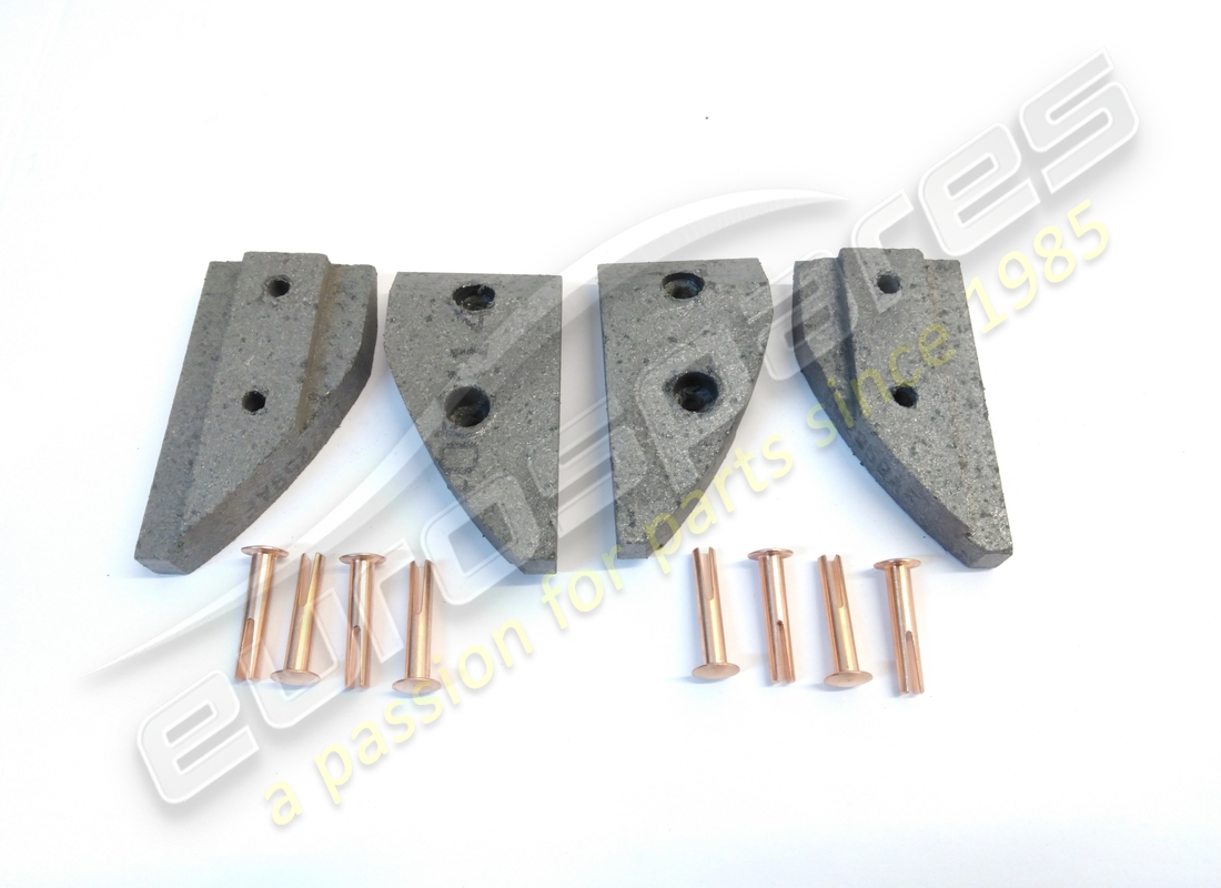 neue eurospares handbremsbeläge. teilenummer 95690705 (1)