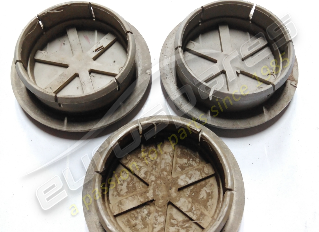 gebrauchtes maserati radabzeichen. teilenummer 387201362 (3)