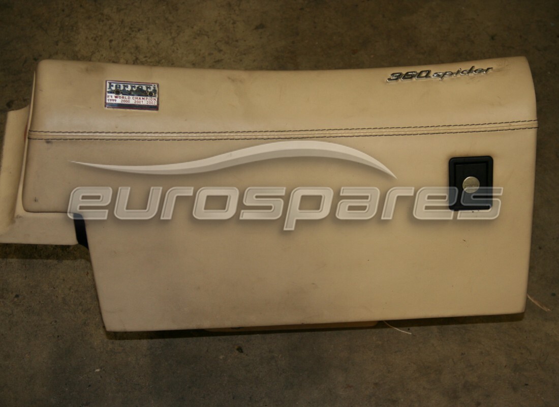 GEBRAUCHTER Ferrari KOMPLETT HANDSCHUHBOXRAHMEN. TEILENUMMER 65534200 (1)