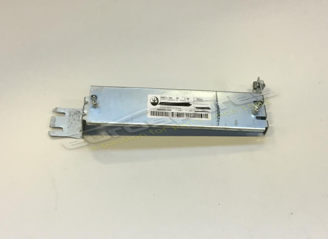 GEBRAUCHTE Maserati KOMPLETTE CD-WECHSLER-HALTERUNG. TEILENUMMER 211798 (1)
