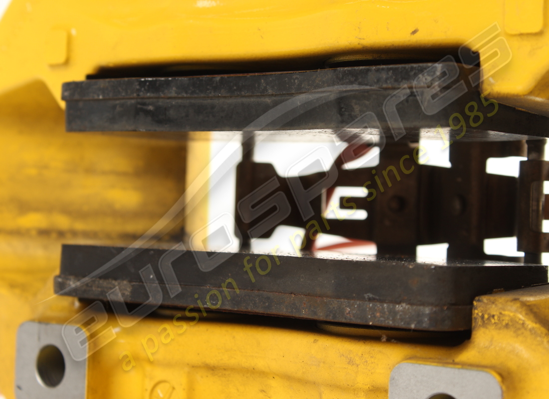 gebrauchter ferrari hinterer rechter bremssattel mit belägen. teilenummer 311677 (3)