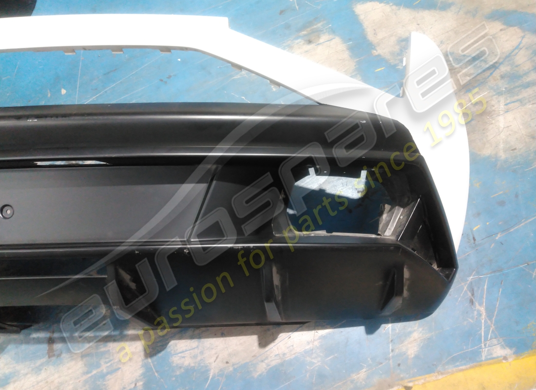 gebrauchter lamborghini hinterer stoßstange. teilenummer 400807497f (6)