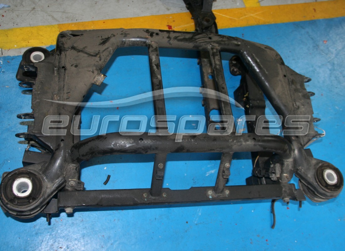 GEBRAUCHT Maserati RAHMEN AUFHÄNGUNGSPFOSTEN TA KOMPLETT . TEILENUMMER 980139809 (1)