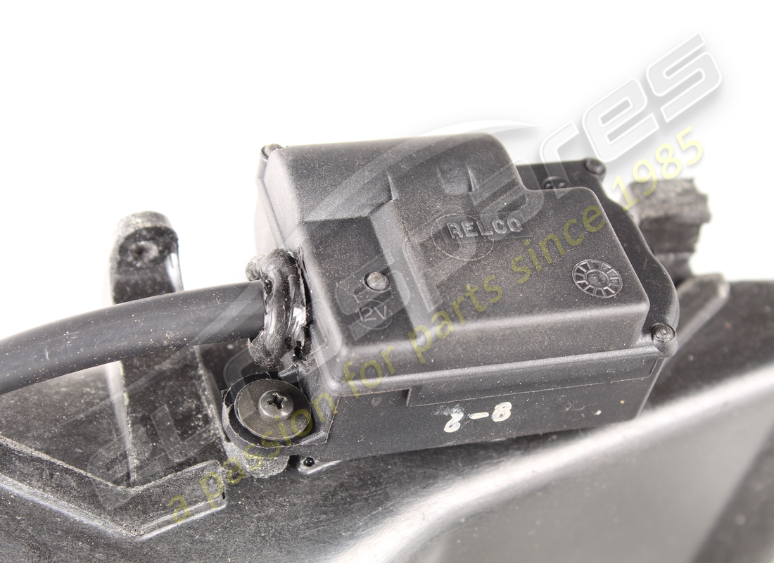 neuer ferrari rh luftcanal mit stellversteller lhd teilenummer 124037 (2)