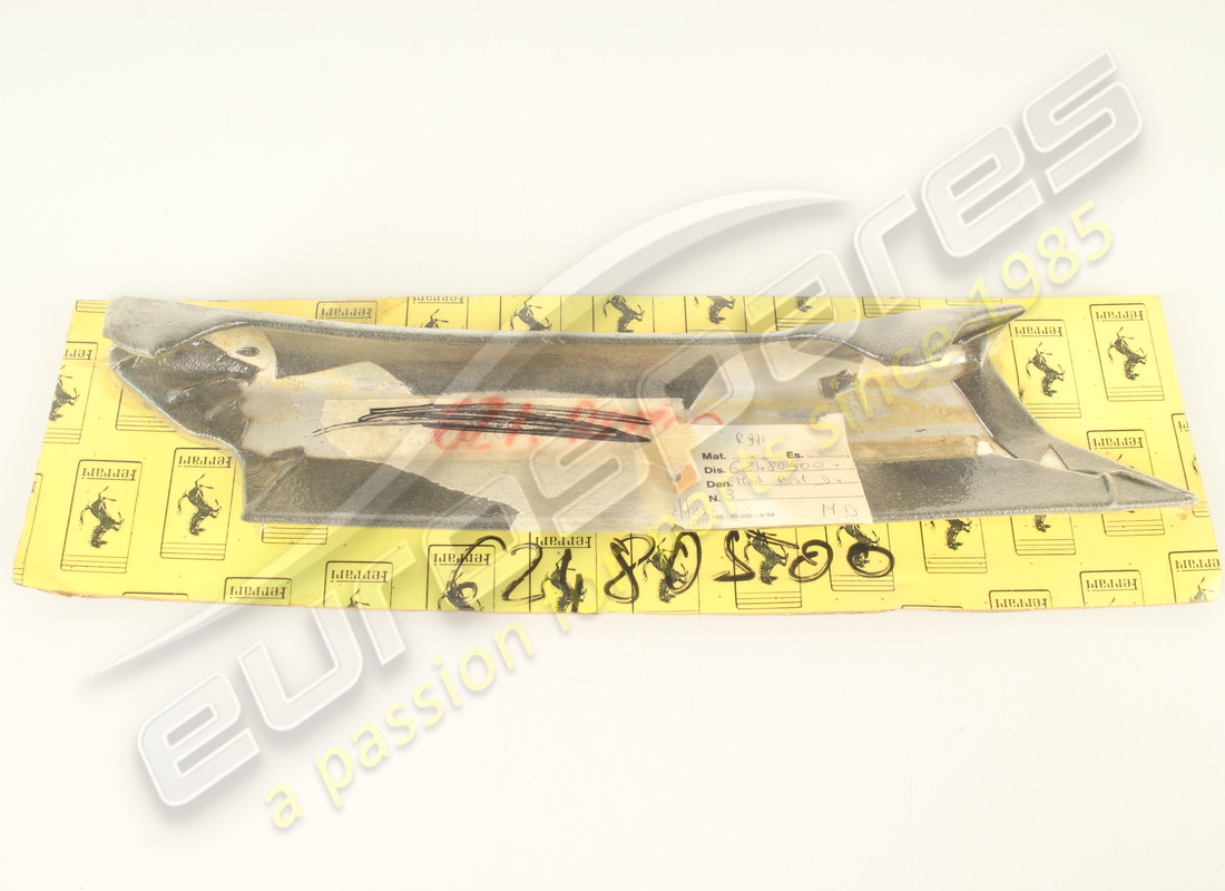 neues ferrari rh-formteil. teilenummer 62480500 (1)