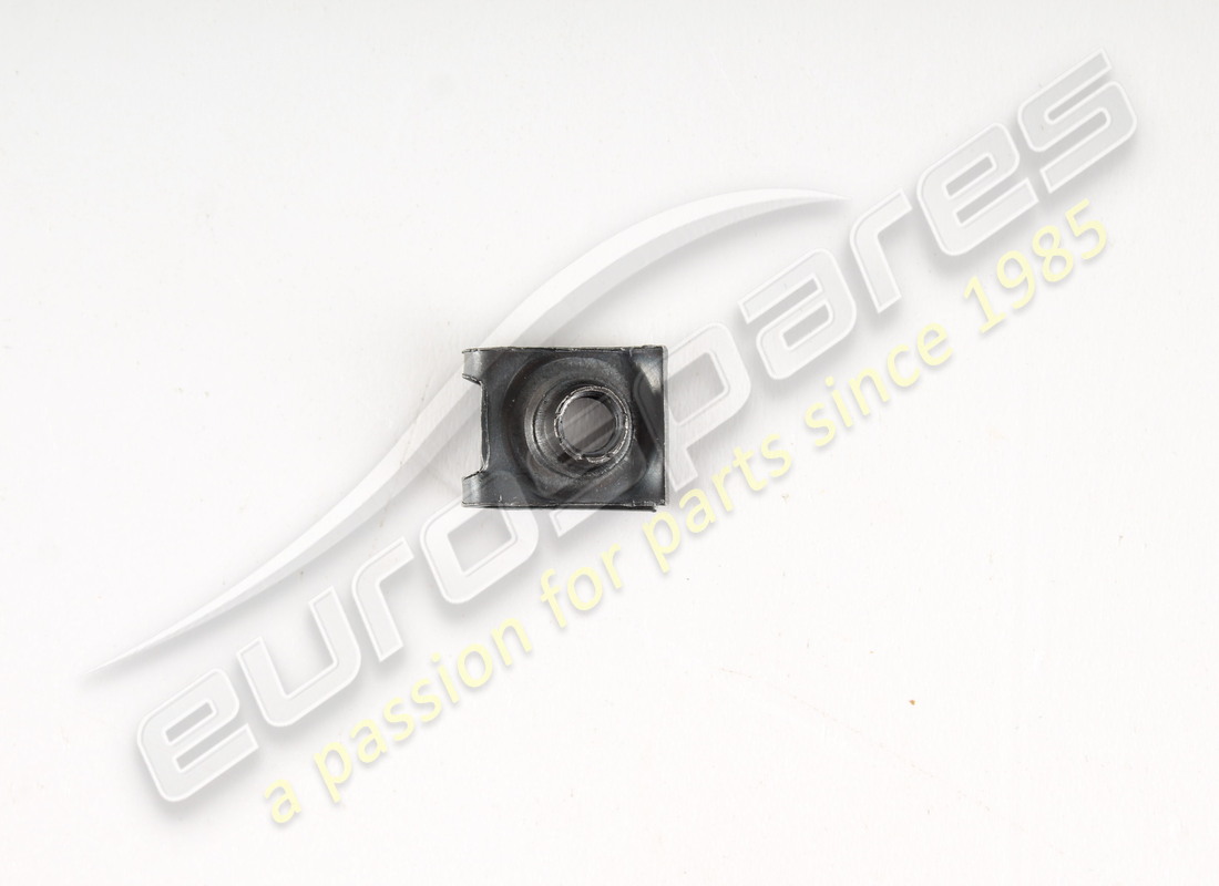 neue maserati-halterung. teilenummer 67257100 (2)