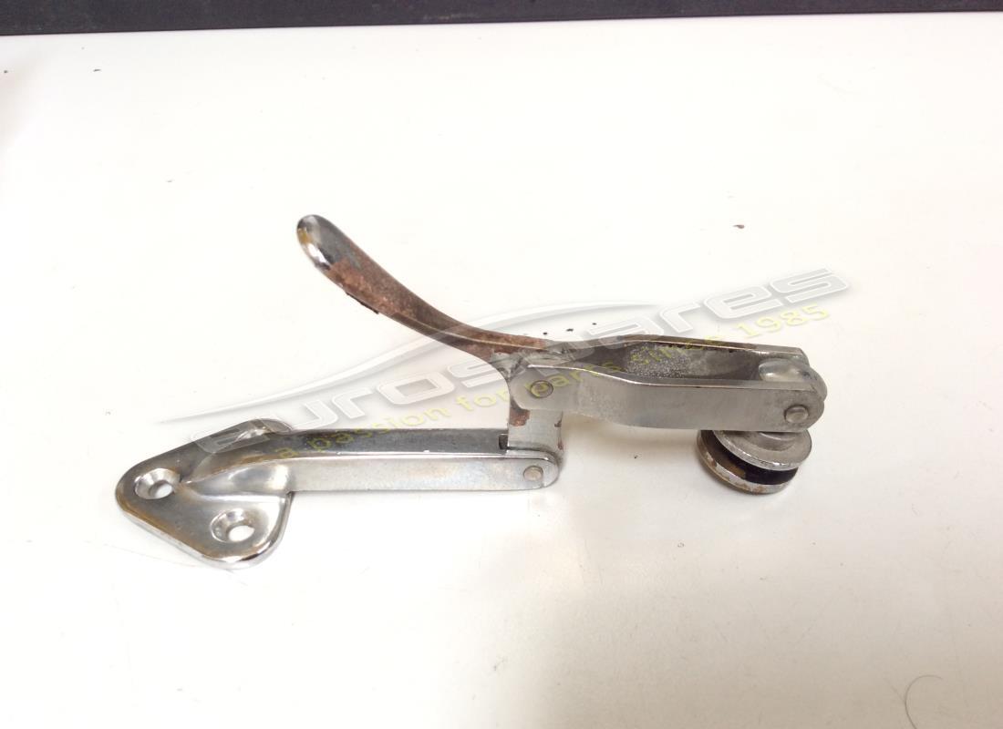 VERWENDET Ferrari WINDOW CATCH . TEILENUMMER 2424276202 (1)