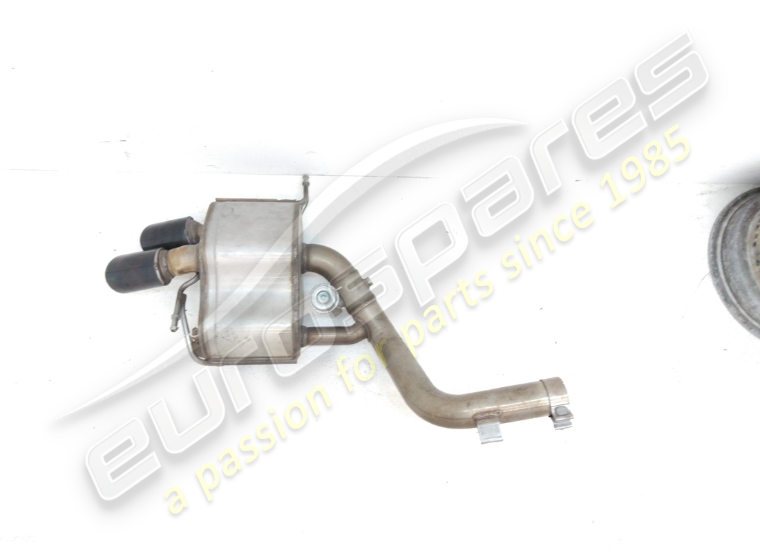 neuer maserati heckschalldämpfer links. teilenummer 257204 (1)