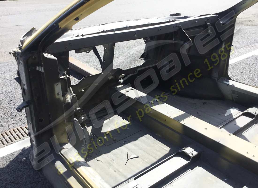 gebrauchte ferrari lhd-gelbe karosserie. teilenummer 900040702 (7)