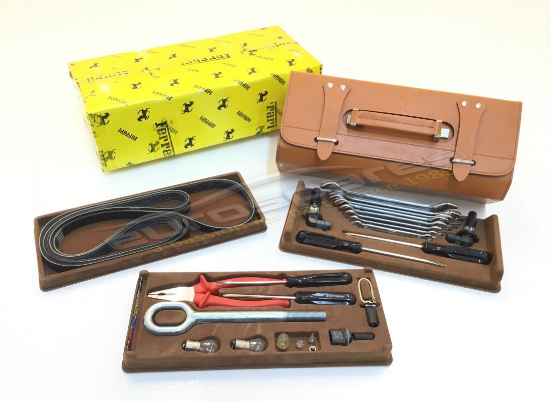 neues ferrari werkzeugkit. teilenummer 166711 (1)