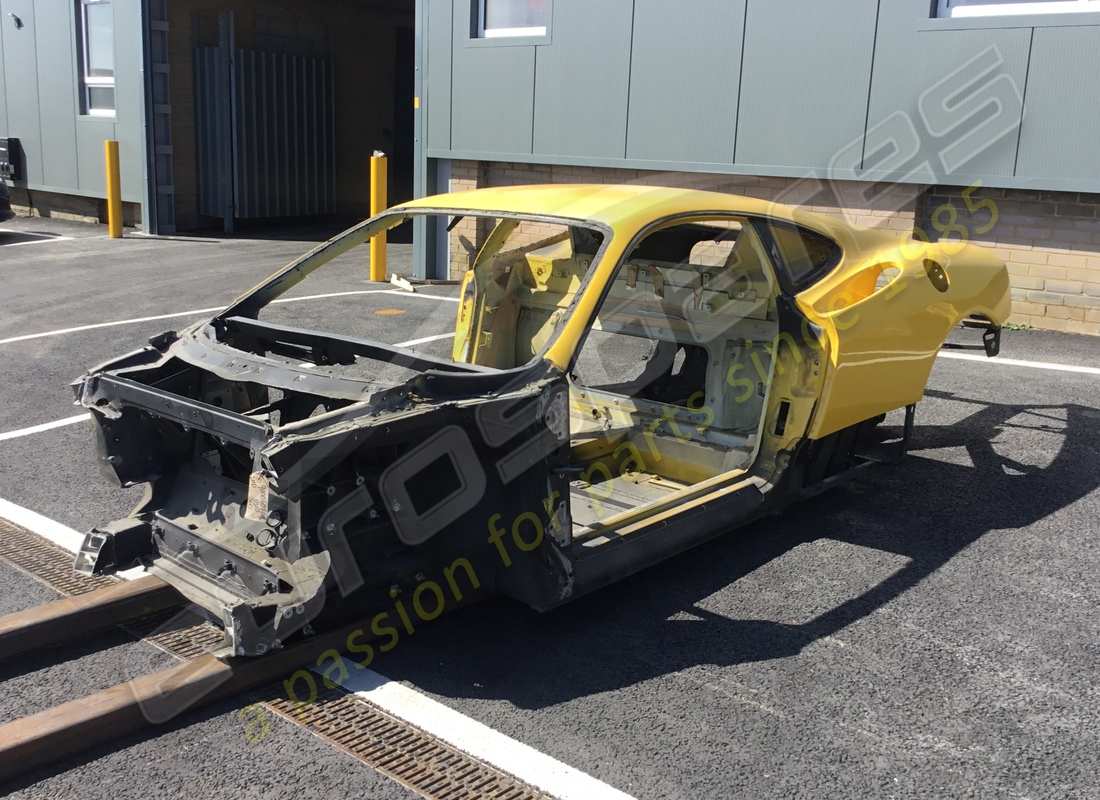 GEBRAUCHTE Ferrari LHD-GELBE KAROSSERIE. TEILENUMMER 900040702 (1)