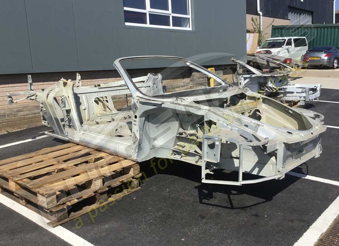 neue ferrari komplette karosserie. teilenummer 360shell (1)