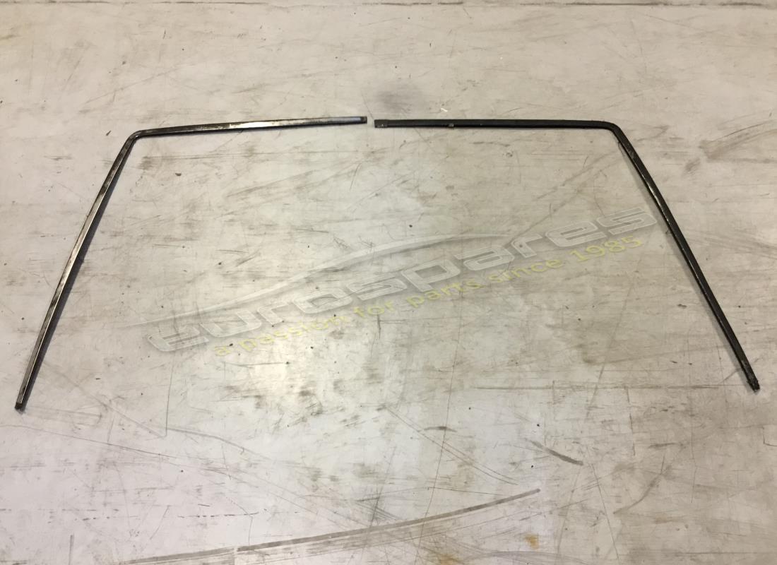 GEBRAUCHT Ferrari FRONTSCHEIBENFORMSATZ . TEILENUMMER 60998800 (1)