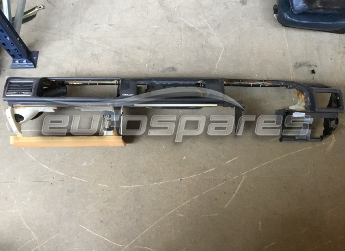 GEBRAUCHTES Ferrari GEPOLSTERTES INSTRUMENTENTAFEL . TEILENUMMER 642479.. (1)
