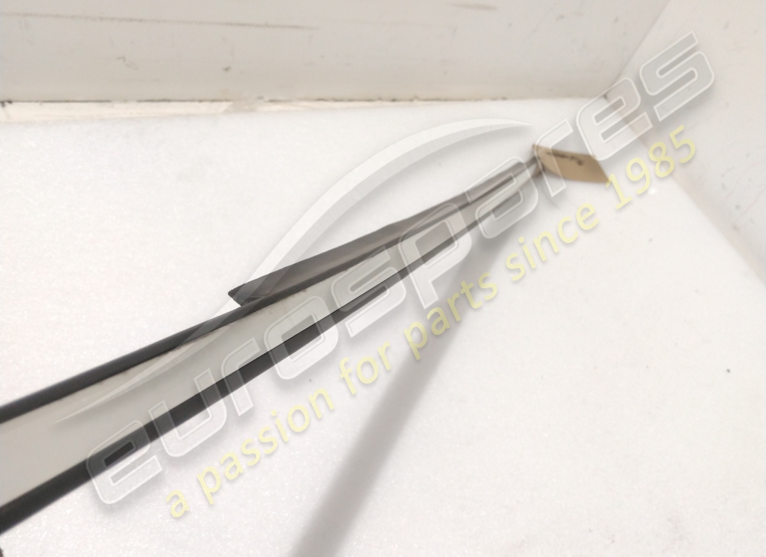 gebrauchte maserati linke dichtung. teilenummer 67476000 (3)