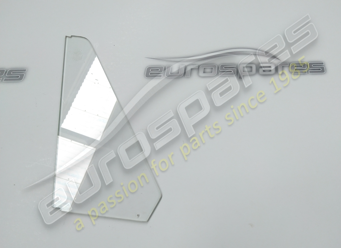 neues ferrari viertelglas. teilenummer 1353052800 (1)