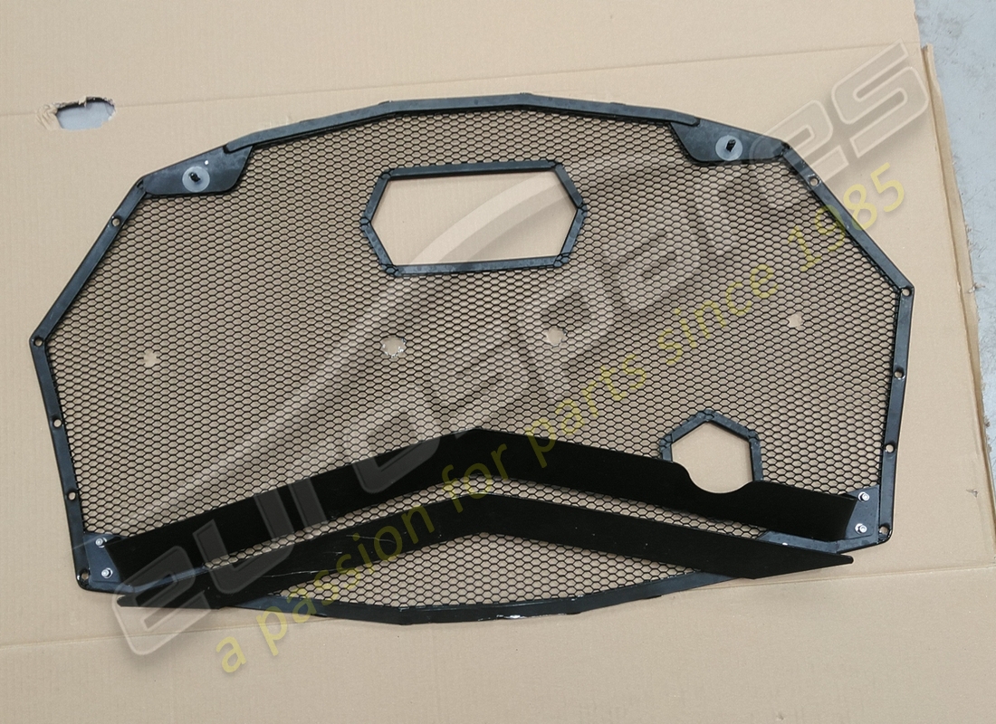 beschädigte lamborghini-abdeckung. teilenummer 470103786l (2)