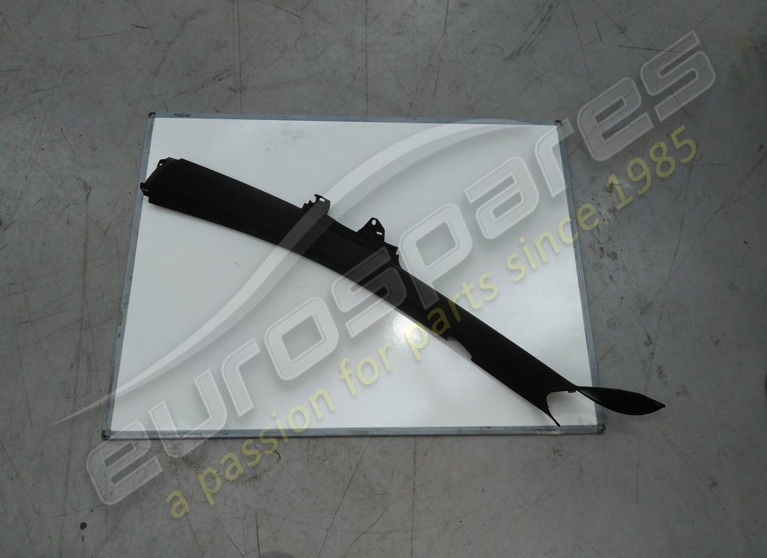 gebrauchte lamborghini verkleidung, säule. teilenummer 4t0867233njr7 (1)