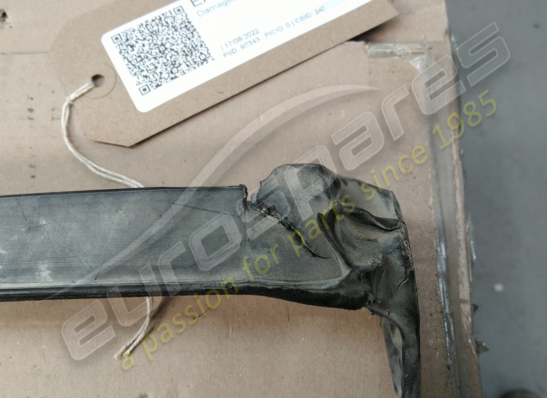 BESCHÄDIGTER EUROSPARES LINKER INNERER FENSTERABSTREIFER UND DICHTUNG. TEILENUMMER EAP1374011 (2) beschädigter eurospares linker innerer fensterabstreifer und dichtung. teilenummer eap1374011 (2)