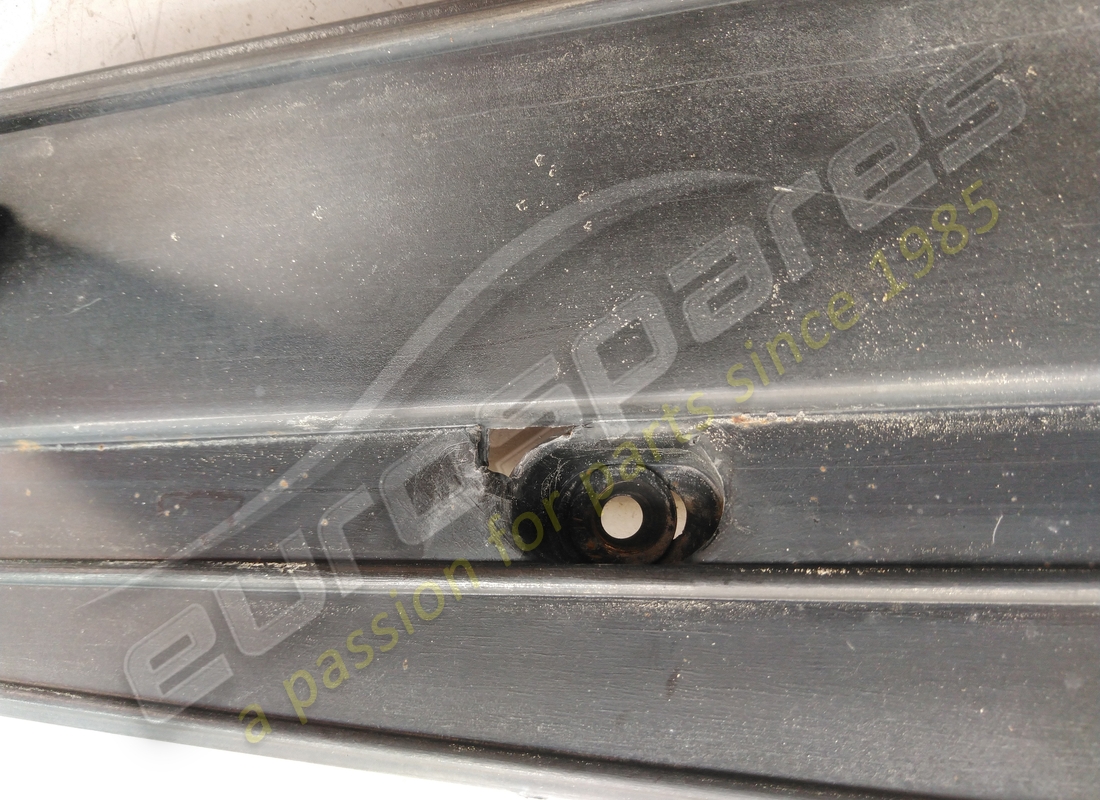 verwendet ferrari lh kick strip. teilenummer 63212900 (2)