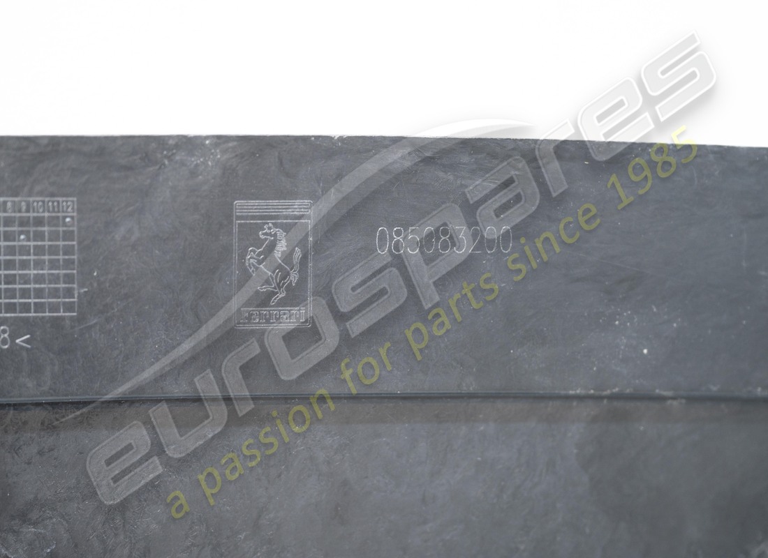 NEUER FERRARI VORDERTEIL DER FRONTFLACHEN. TEILENUMMER 86097900 (6) neuer ferrari vorderteil der frontflachen. teilenummer 86097900 (6)