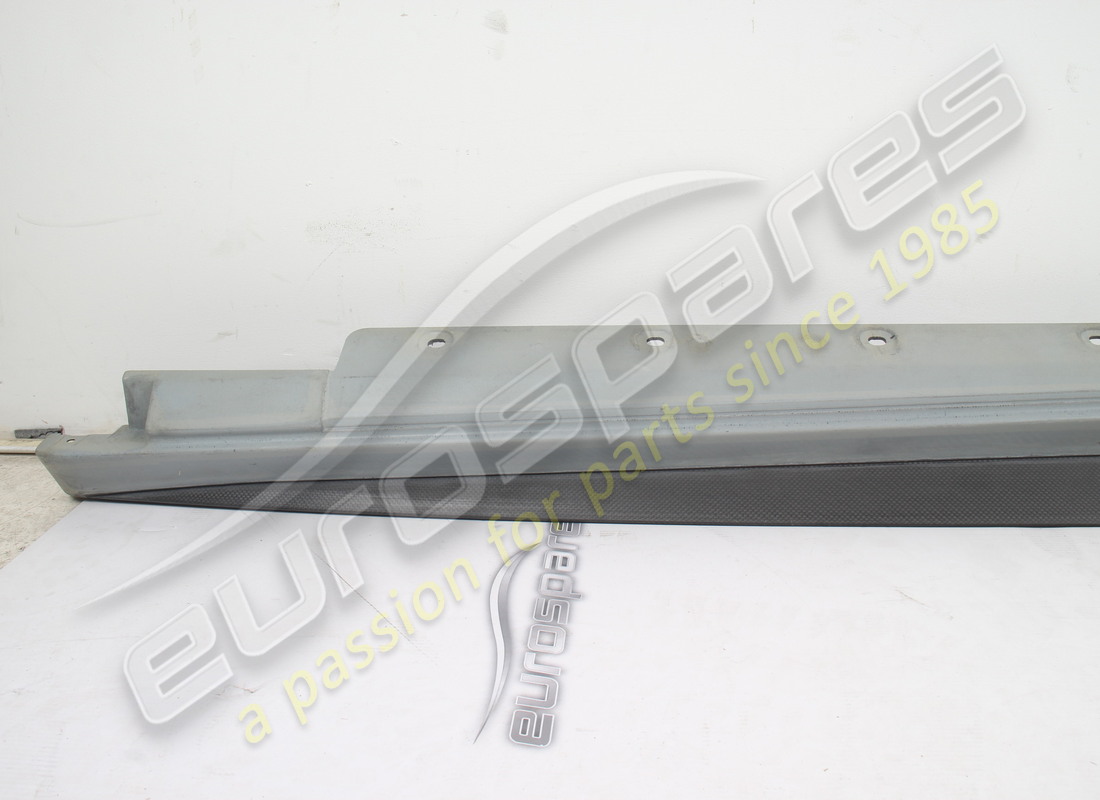 neue ferrari untertürverkleidung links. teilenummer 83261500 (2)