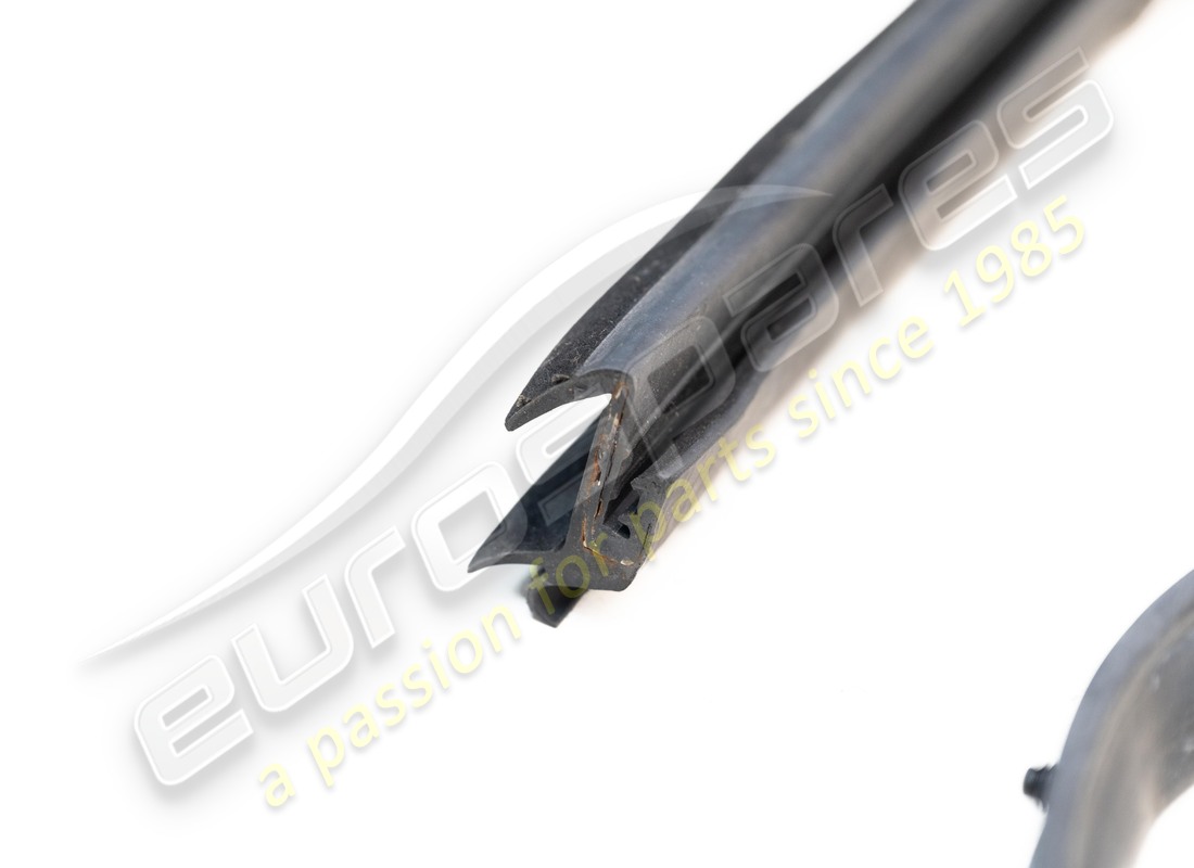 gebrauchte ferrari innere umrandungsdichtung der linken tür. teilenummer 86743000 (2)