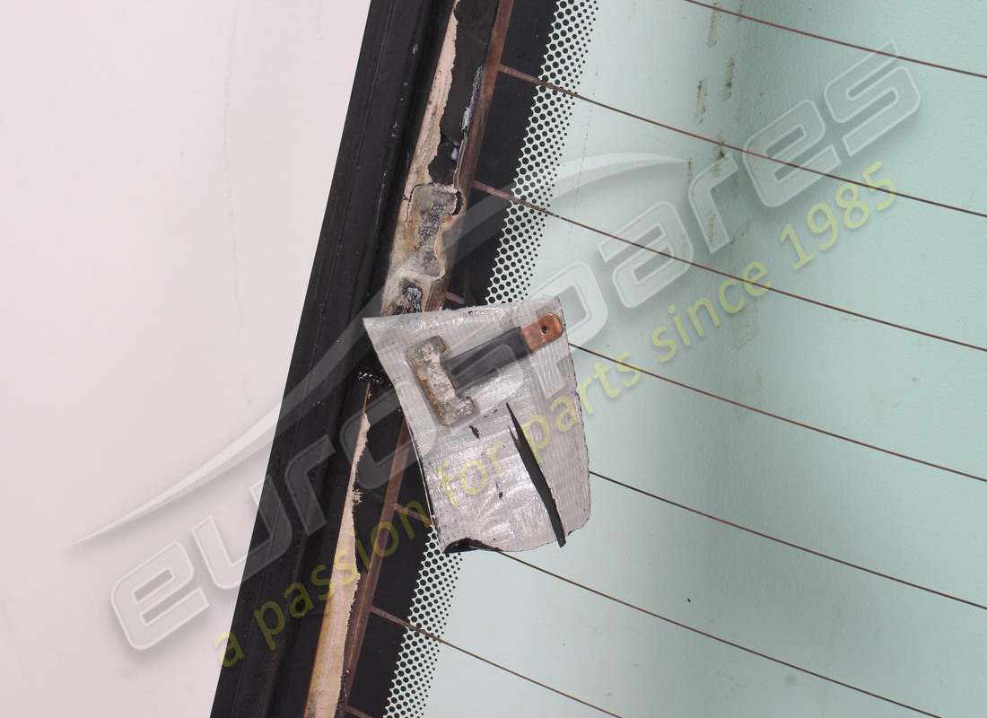 gebrauchte maserati heckfensterglas. teilenummer 377780077 (5)