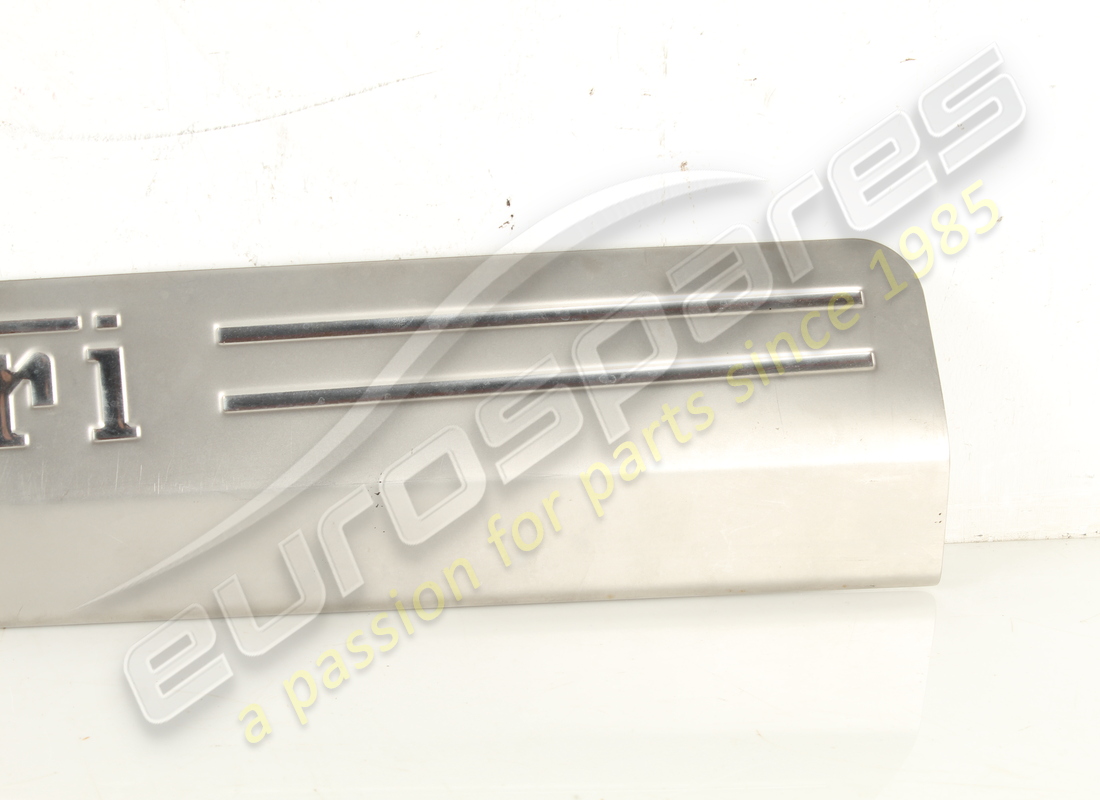 GEBRAUCHTE Ferrari RECHTE KICKPLATTE. TEILENUMMER 81361800 (1)