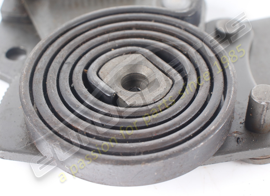 GEBRAUCHTE FERRARI LINKE HALTERUNG. TEILENUMMER 62515100 (4) gebrauchte ferrari linke halterung. teilenummer 62515100 (4)