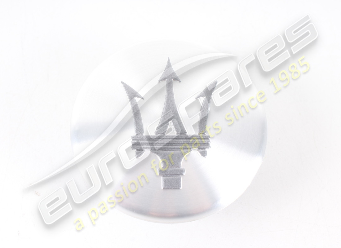 NEUES MASERATI RADABZEICHEN – SILBER/GRAU. TEILENUMMER 82336806 (2) neues maserati radabzeichen – silber/grau. teilenummer 82336806 (2)
