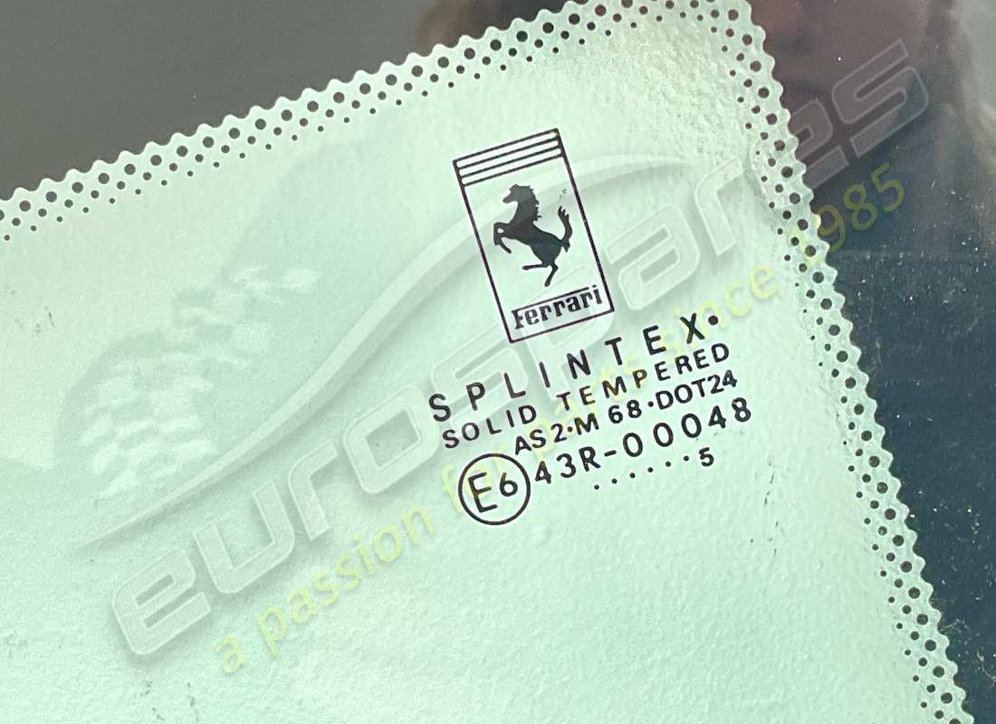 gebrauchte ferrari rechte hintere seitenscheibe. teilenummer 66855600 (2)