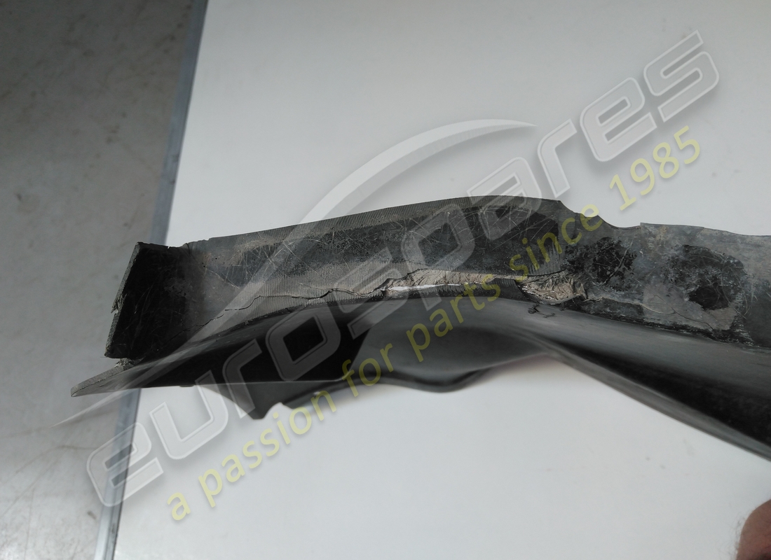 beschädigte ferrari steuerhausplatte links. teilenummer 64272900 (2)