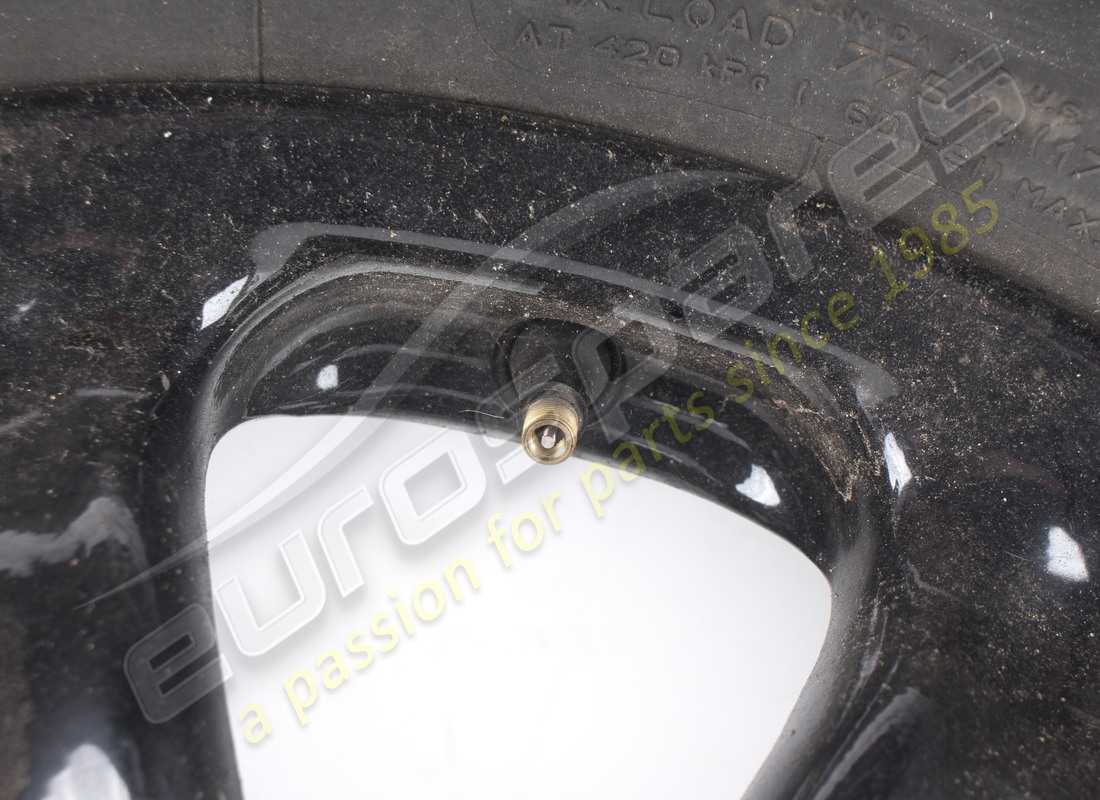 MASERATI ERSATZRAD MIT REIFEN GEBRAUCHT. TEILENUMMER 377230019 (2) maserati ersatzrad mit reifen gebraucht. teilenummer 377230019 (2)