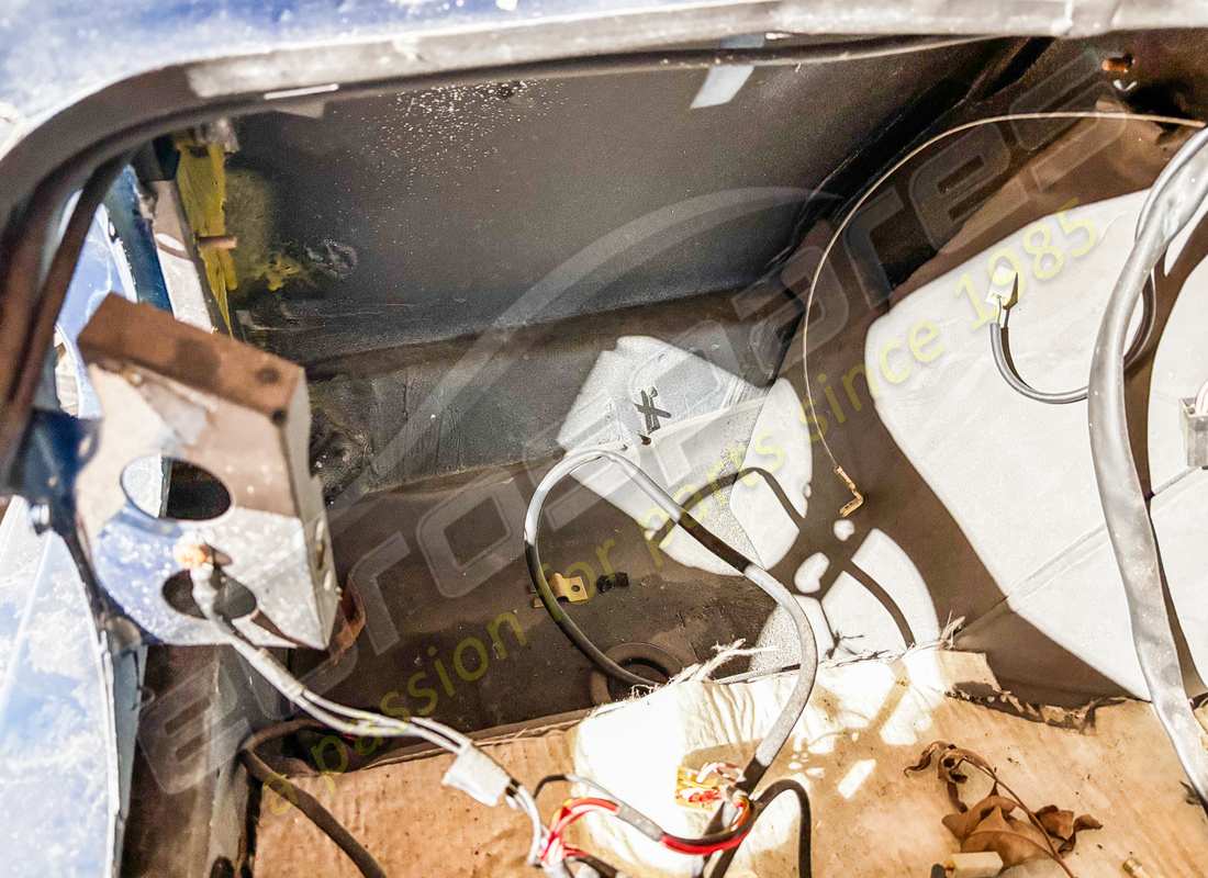gebrauchte ferrari rückseite. teilenummer 62439500 (8)