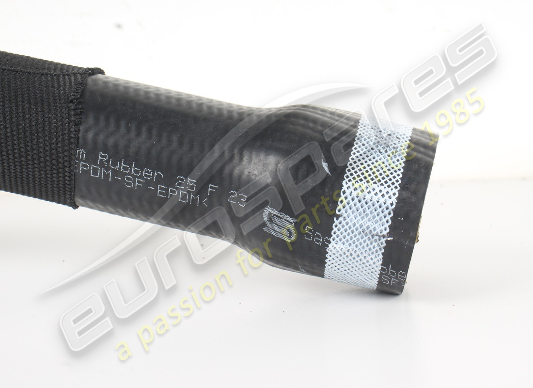 neues maserati zufuhrrohr vom motor zum kühler. teilenummer 221355 (4)