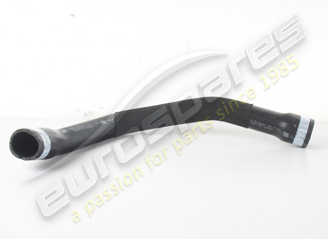 neues maserati zufuhrrohr vom motor zum kühler. teilenummer 221355 (1)