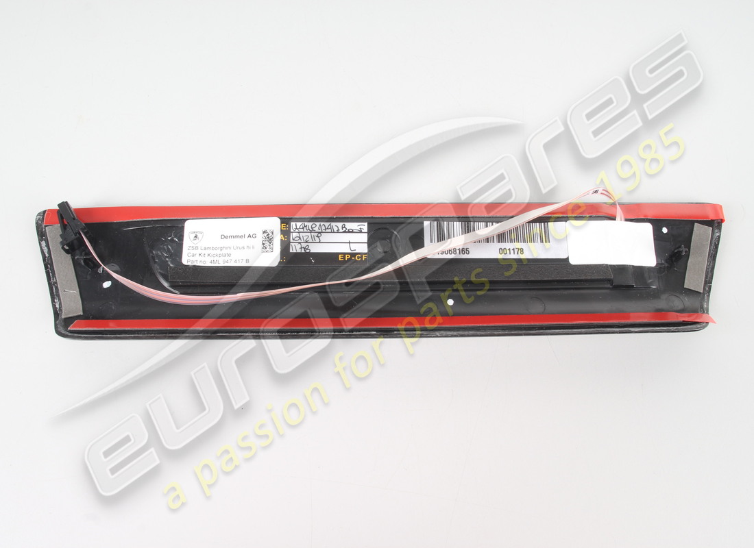 neues lamborghini kit kickplate urus cfk-hinterlicht. teilenummer 4ml069641b (4)