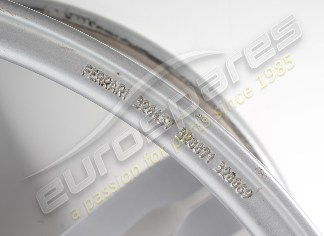 gebrauchtes ferrari hinterrad. teilenummer 328871 (3)