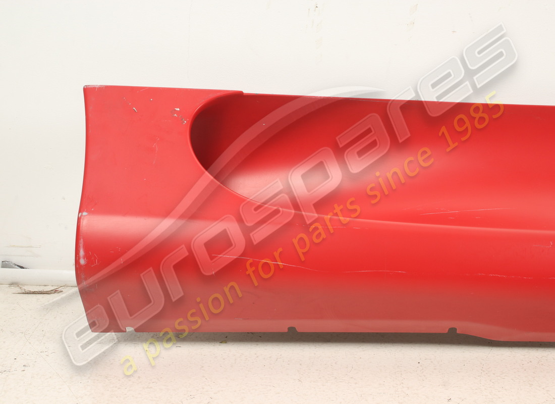 gebrauchte ferrari rechte untertürverkleidung. teilenummer 66099410 (2)