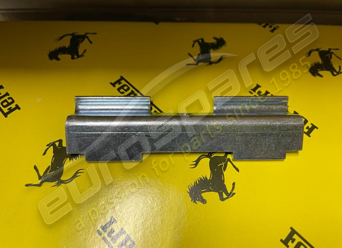 neue ferrari-halterung. teilenummer 62573400 (2)