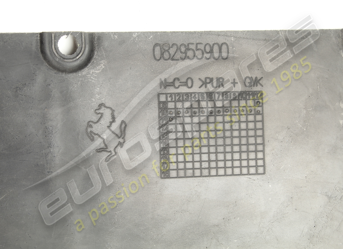 GEBRAUCHT FERRARI ZENTRALER UNTERBODENSCHUTZ. TEILENUMMER 82884900 (7) gebraucht ferrari zentraler unterbodenschutz. teilenummer 82884900 (7)