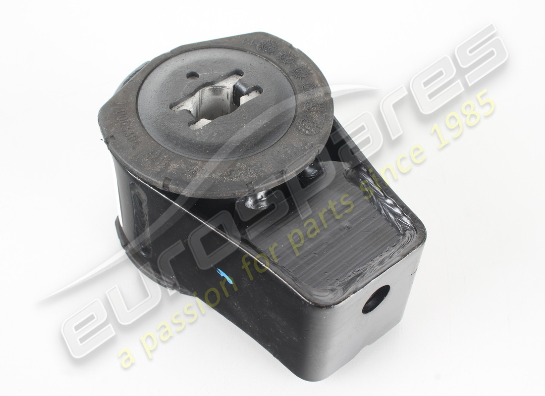 neue maserati gummibuchse. teilenummer 670003304 (1)