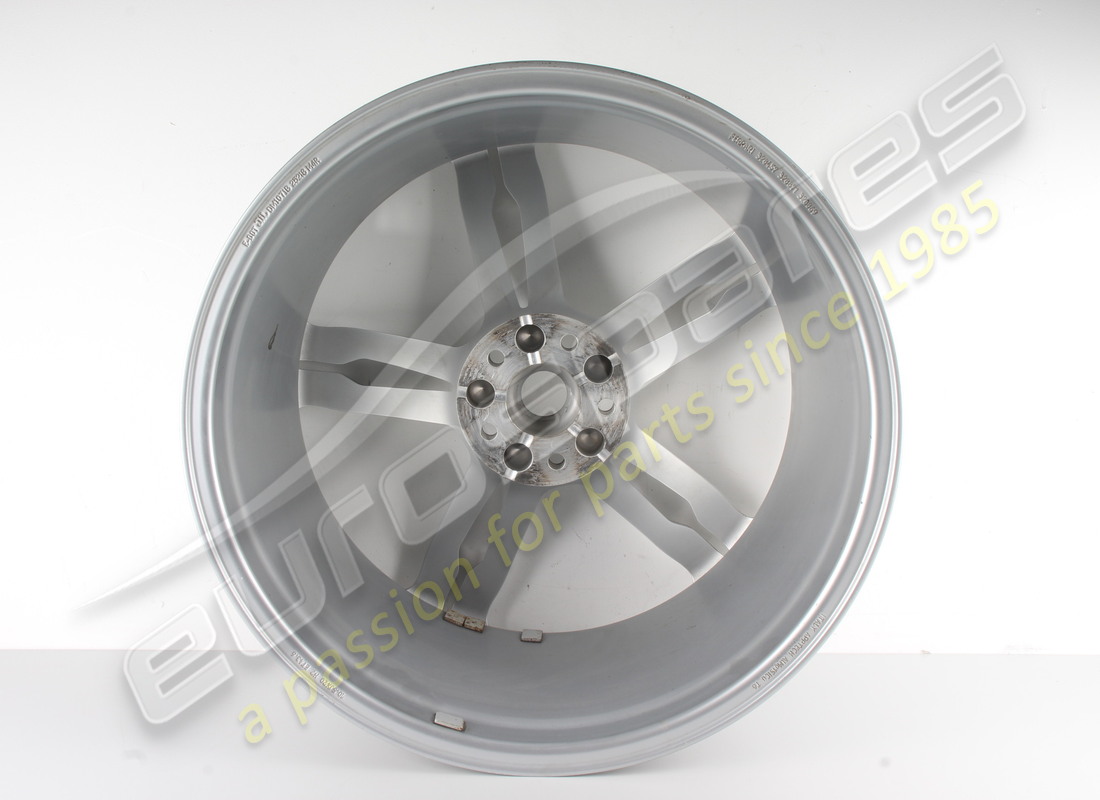 gebrauchtes ferrari hinterrad. teilenummer 328871 (2)