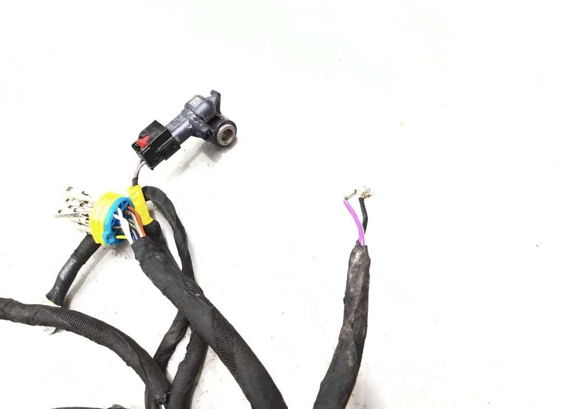 beschädigtes ferrari körperkabel. teilenummer 848203 (2)