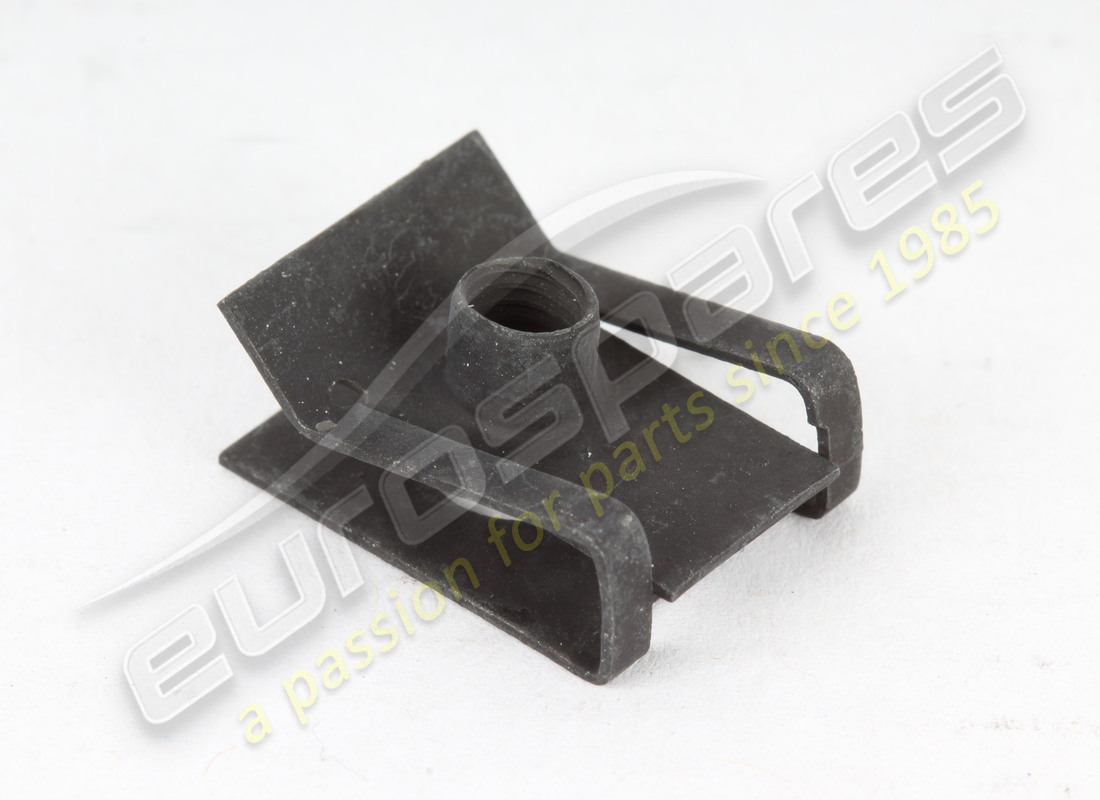 neue maserati-halterung. teilenummer 67278700 (1)